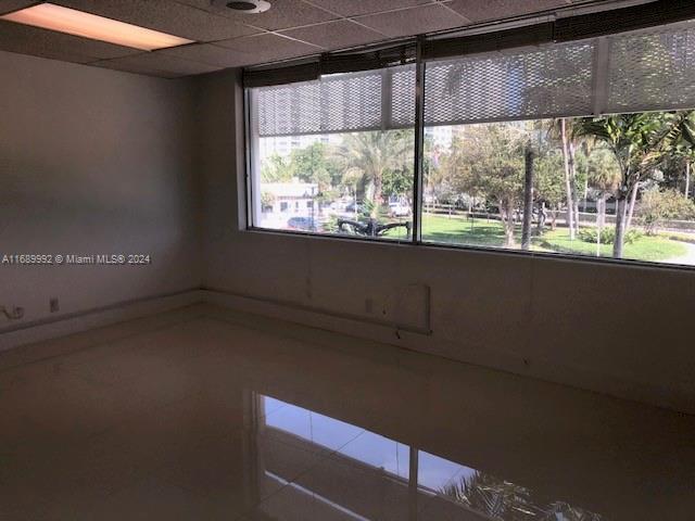 Spacious and bright retail space